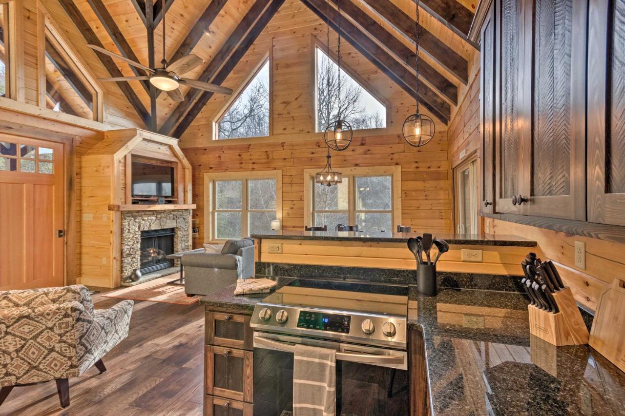 Hilltop Cabin On 5 Acres With Hot Tub And Waterfall! Bryson City Exteriör bild