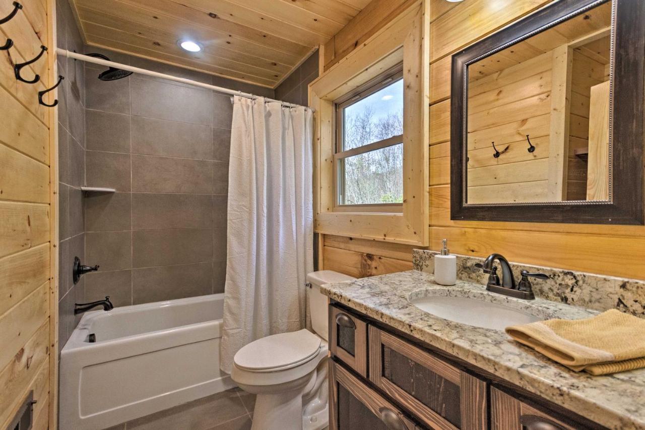 Hilltop Cabin On 5 Acres With Hot Tub And Waterfall! Bryson City Exteriör bild