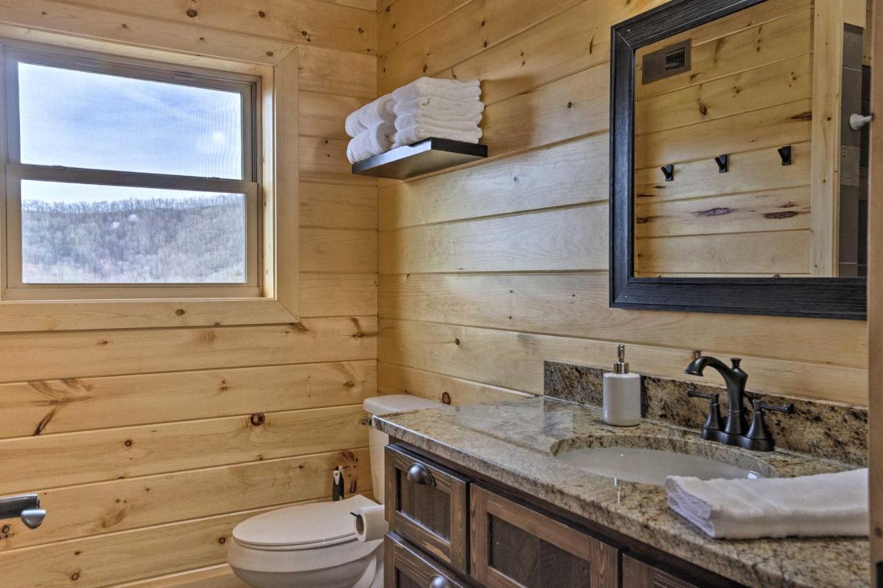 Hilltop Cabin On 5 Acres With Hot Tub And Waterfall! Bryson City Exteriör bild