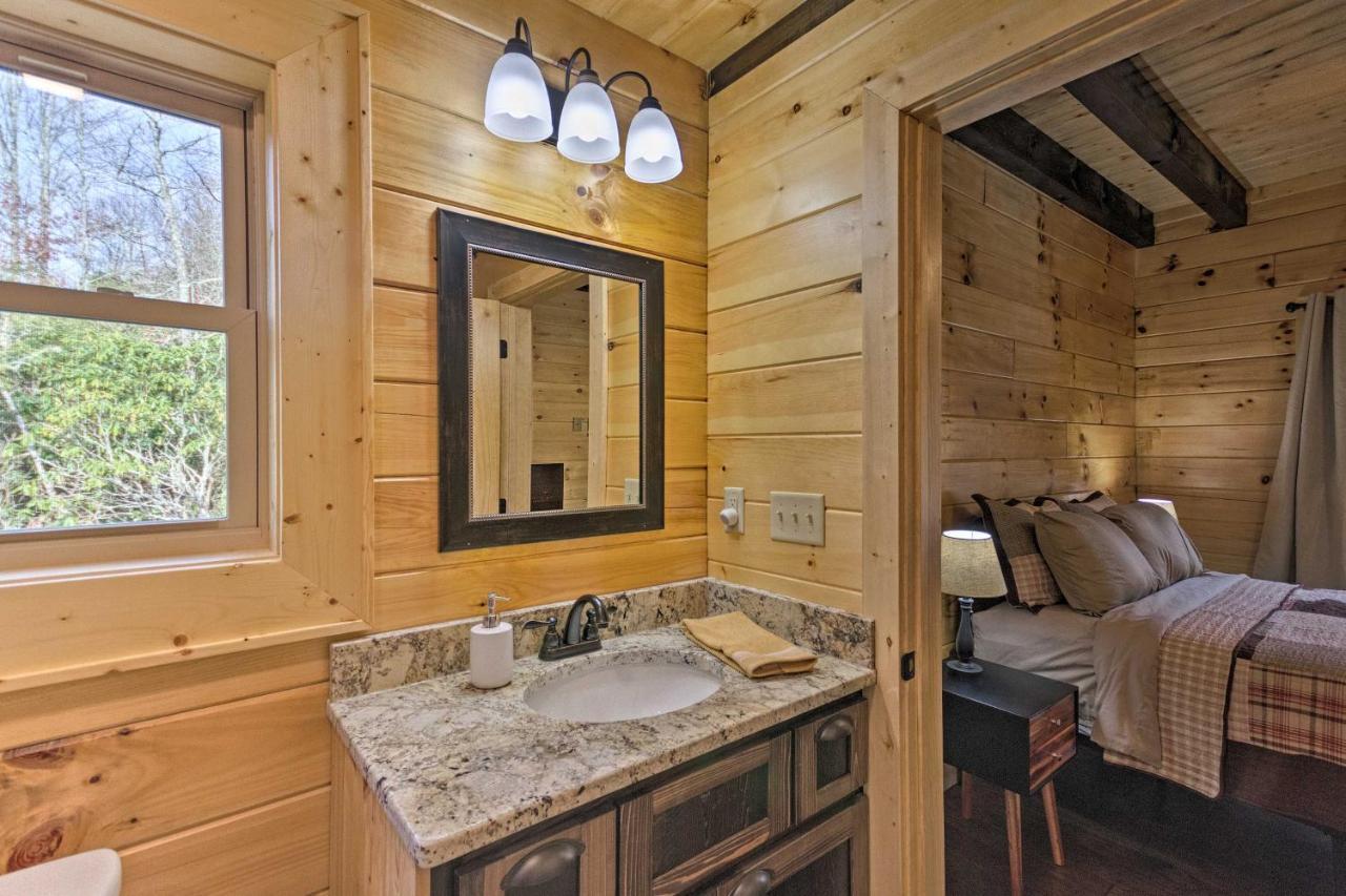 Hilltop Cabin On 5 Acres With Hot Tub And Waterfall! Bryson City Exteriör bild