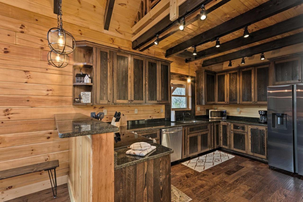 Hilltop Cabin On 5 Acres With Hot Tub And Waterfall! Bryson City Exteriör bild